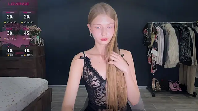 holylisssa online show from October 12, 8:22 pm