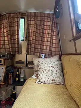 Snapshot of ladyboatlady chatting on October 9, 7:01 am ladyboatlady online show from October 9, 7:01 am