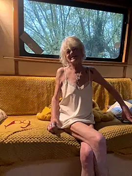 Snapshot of ladyboatlady chatting on October 14, 6:38 am ladyboatlady online show from October 14, 6:38 am