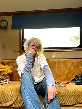 Snapshot of ladyboatlady chatting on October 21, 3:05 pm ladyboatlady online show from October 21, 3:05 pm