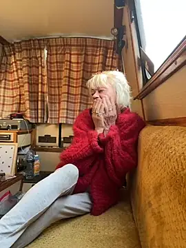 Snapshot of ladyboatlady chatting on October 2, 7:13 am ladyboatlady online show from October 2, 7:13 am