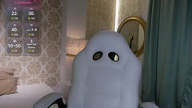 Snapshot of LilyThea chatting on September 27, 9:00 pm LilyThea online show from September 27, 9:00 pm