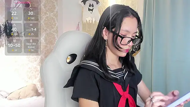 Snapshot of LilyThea chatting on October 15, 8:55 pm LilyThea online show from October 15, 8:55 pm