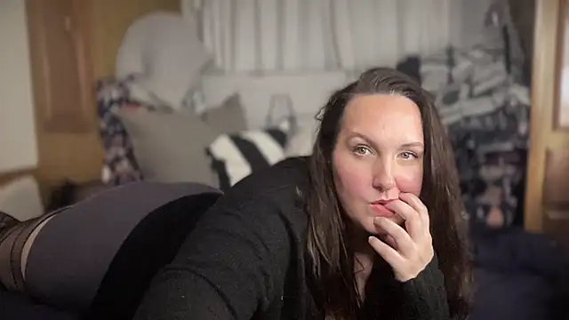 Snapshot of Just_Trudy chatting on October 29, 1:10 am Just Trudy online show from October 29, 1:10 am