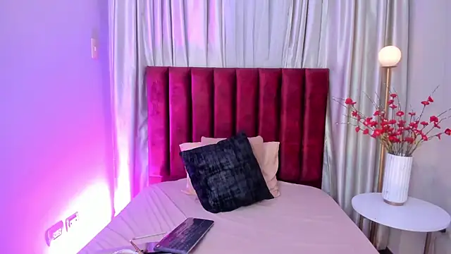 Snapshot of IremLee_ chatting on October 18, 12:14 am IremLee  online show from October 18, 12:14 am