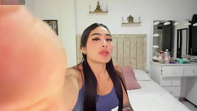 Snapshot of EmiilyEvans_ chatting on September 19, 10:09 pm EmiilyEvans  online show from September 19, 10:09 pm