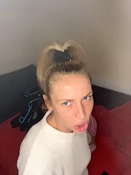 StellaWeb online show from November 11, 8:50 pm