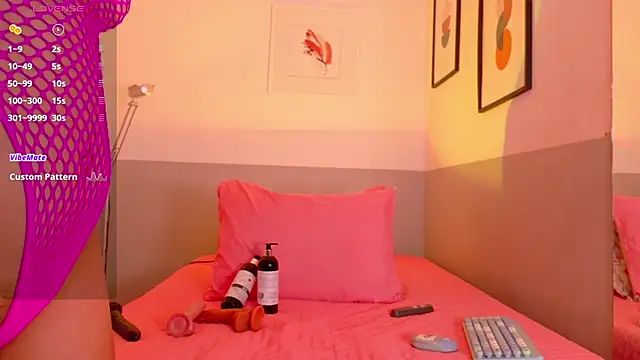 Snapshot of cutepetitee chatting on September 20, 8:51 pm cutepetitee online show from September 20, 8:51 pm