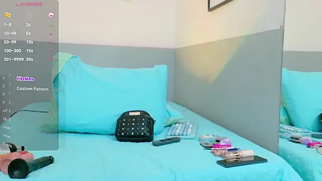 Snapshot of cutepetitee chatting on September 23, 8:18 pm cutepetitee online show from September 23, 8:18 pm