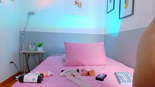 Snapshot of cutepetitee chatting on October 29, 8:00 pm cutepetitee online show from October 29, 8:00 pm