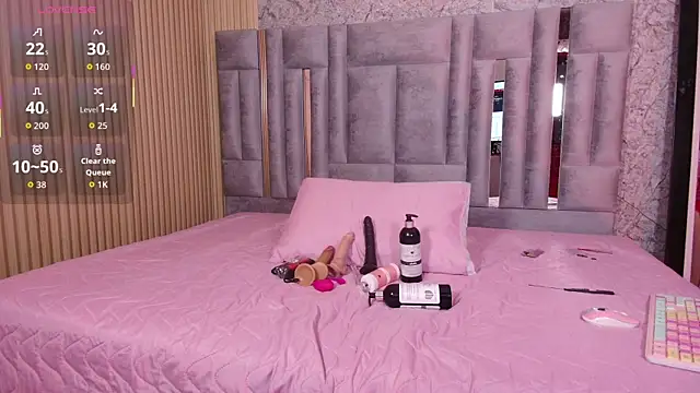 Snapshot of cutepetitee chatting on October 31, 8:13 pm cutepetitee online show from October 31, 8:13 pm