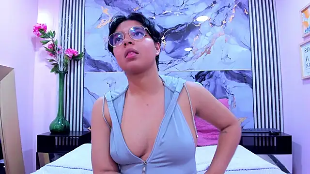 Emmaa Lex online show from September 11, 2:45 am