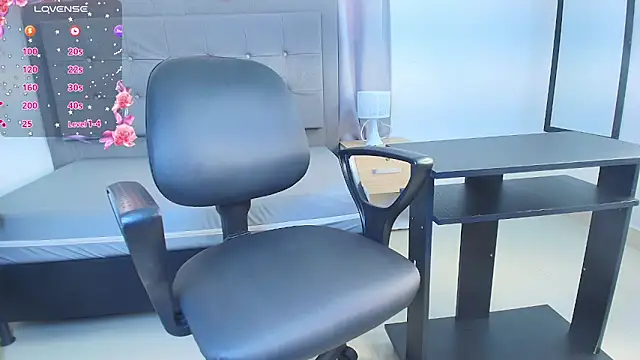 saray reese online show from October 9, 1:04 pm