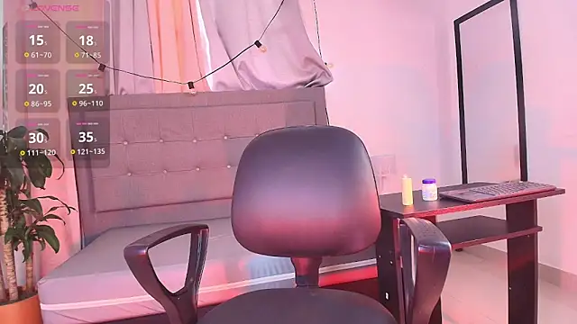 saray reese online show from October 31, 2:10 pm