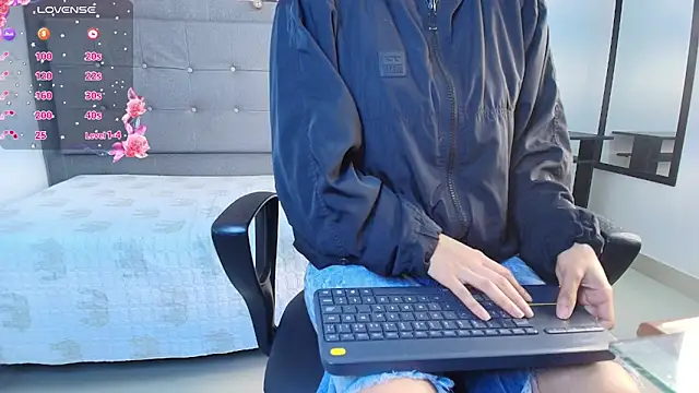 saray reese online show from October 3, 12:21 pm