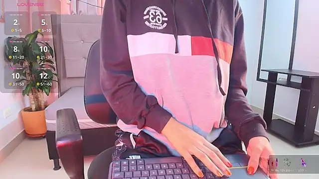 saray reese online show from October 28, 1:06 pm