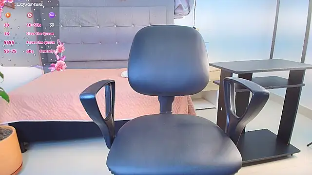 saray reese online show from October 15, 1:25 pm