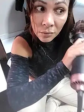 dyjaA online show from October 22, 11:59 am