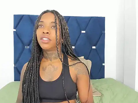 Snapshot of Pauline_Fox chatting on October 18, 2:25 am Pauline Fox online show from October 18, 2:25 am