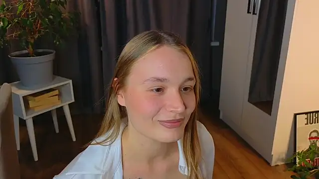 Snapshot of lisa_schiele chatting on October 12, 8:33 pm lisa schiele online show from October 12, 8:33 pm