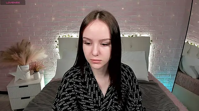 Snapshot of MarySparkle chatting on October 2, 3:11 am MarySparkle online show from October 2, 3:11 am