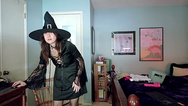 Snapshot of MommyGoddessL chatting on October 31, 3:27 pm MommyGoddessL online show from October 31, 3:27 pm