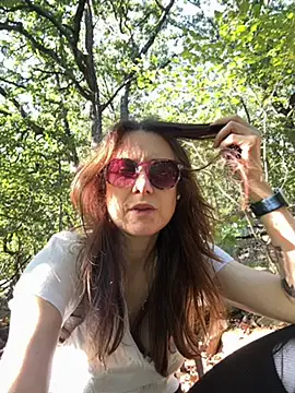 Snapshot of MommyGoddessL chatting on October 1, 2:33 pm MommyGoddessL online show from October 1, 2:33 pm