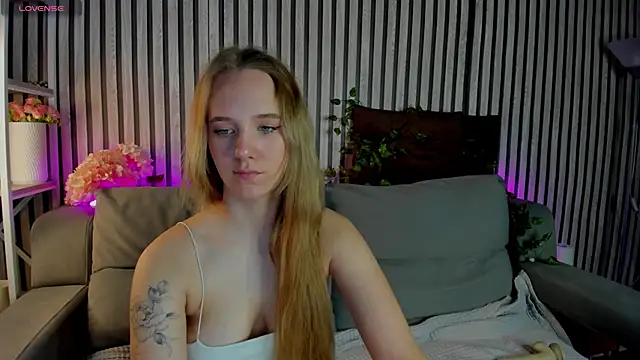 Casey Sweeet online show from March 19, 9:13 am