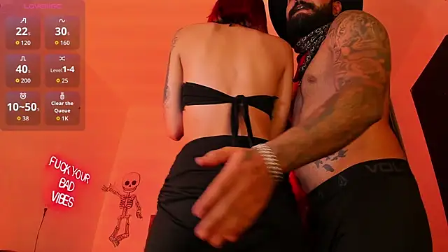 Snapshot of DanteAndVictoria chatting on October 25, 4:31 am DanteAndVictoria online show from October 25, 4:31 am