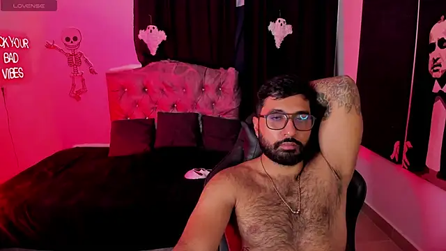 Snapshot of DanteAndVictoria chatting on October 16, 1:52 am DanteAndVictoria online show from October 16, 1:52 am