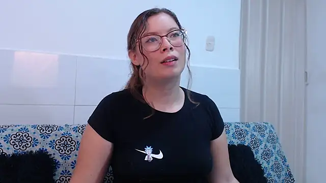 Snapshot of zoewhite2 chatting on September 15, 10:17 pm zoewhite2 online show from September 15, 10:17 pm
