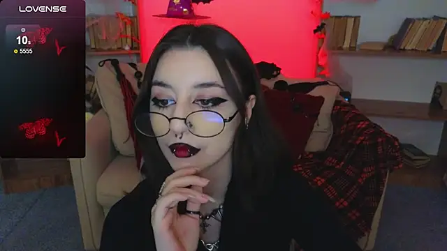 Snapshot of Mistress__Marcelline chatting on October 19, 10:06 am Mistress Marcelline online show from October 19, 10:06 am