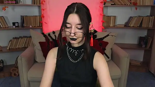 Snapshot of Mistress__Marcelline chatting on September 20, 10:13 am Mistress Marcelline online show from September 20, 10:13 am