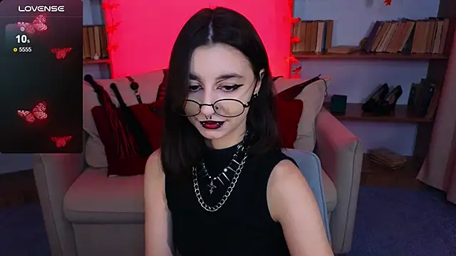 Snapshot of Mistress__Marcelline chatting on October 2, 9:03 am Mistress Marcelline online show from October 2, 9:03 am