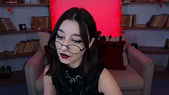 Snapshot of Mistress__Marcelline chatting on September 24, 9:41 am Mistress Marcelline online show from September 24, 9:41 am