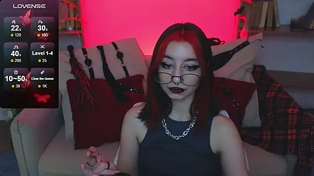 Snapshot of Mistress__Marcelline chatting on October 22, 9:25 am Mistress Marcelline online show from October 22, 9:25 am