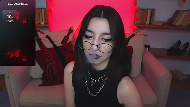 Snapshot of Mistress__Marcelline chatting on October 5, 10:20 am Mistress Marcelline online show from October 5, 10:20 am