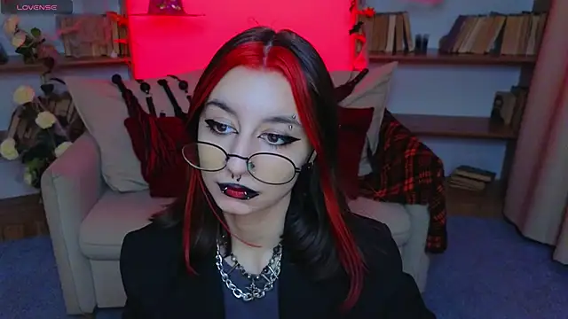 Snapshot of Mistress__Marcelline chatting on October 25, 9:50 am Mistress Marcelline online show from October 25, 9:50 am