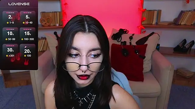 Snapshot of Mistress__Marcelline chatting on October 4, 10:10 am Mistress Marcelline online show from October 4, 10:10 am