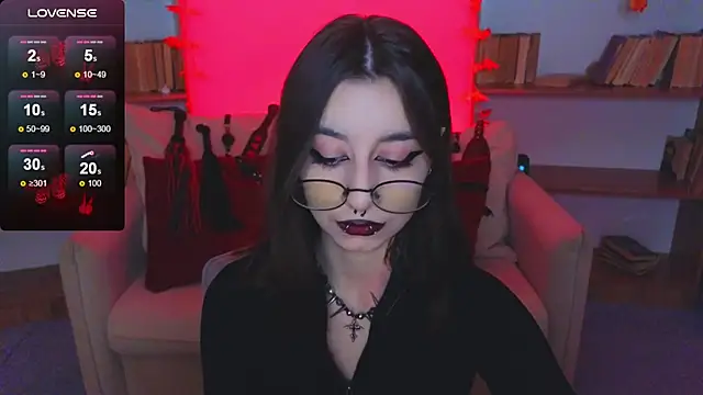 Snapshot of Mistress__Marcelline chatting on October 15, 9:23 am Mistress Marcelline online show from October 15, 9:23 am