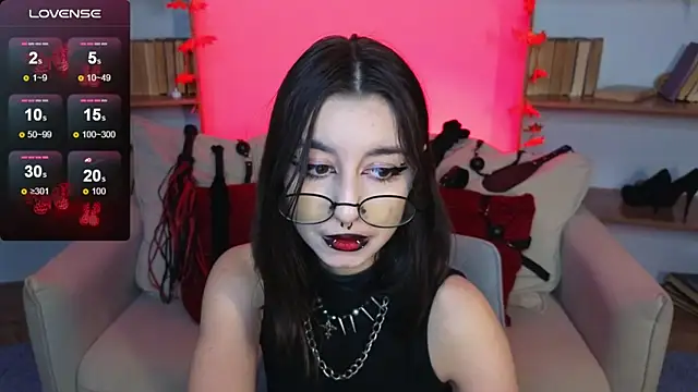 Snapshot of Mistress__Marcelline chatting on October 10, 9:47 am Mistress Marcelline online show from October 10, 9:47 am