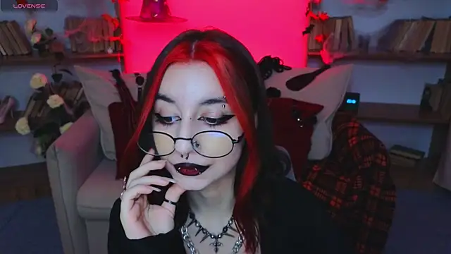 Snapshot of Mistress__Marcelline chatting on October 26, 11:05 am Mistress Marcelline online show from October 26, 11:05 am