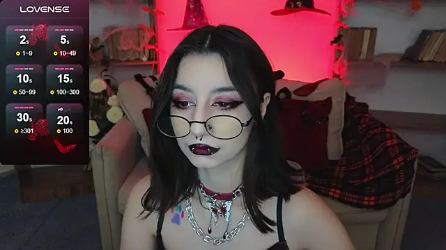 Snapshot of Mistress__Marcelline chatting on October 17, 9:45 am Mistress Marcelline online show from October 17, 9:45 am