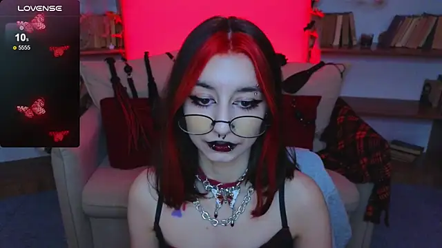 Snapshot of Mistress__Marcelline chatting on October 23, 9:48 am Mistress Marcelline online show from October 23, 9:48 am