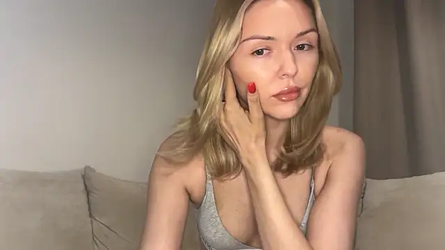 Snapshot of lolableux chatting on October 5, 10:37 pm lolableux online show from October 5, 10:37 pm