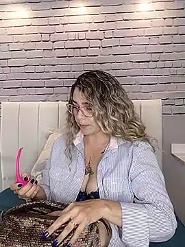 Snapshot of MelanyVegas chatting on September 17, 1:31 pm MelanyVegas online show from September 17, 1:31 pm