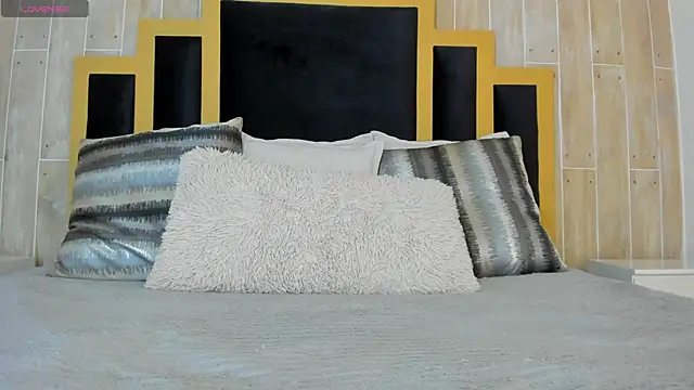 isabellasouza online show from December 3, 8:00 pm