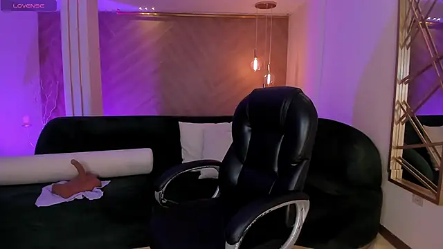 AmbarJames  online show from October 16, 11:46 am