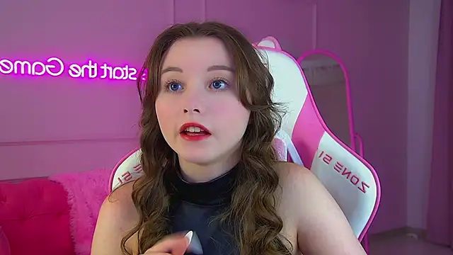 KeiraAsti online show from November 18, 6:09 pm