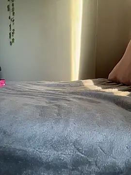 StrawberryXpeach online show from August 6, 5:58 am
